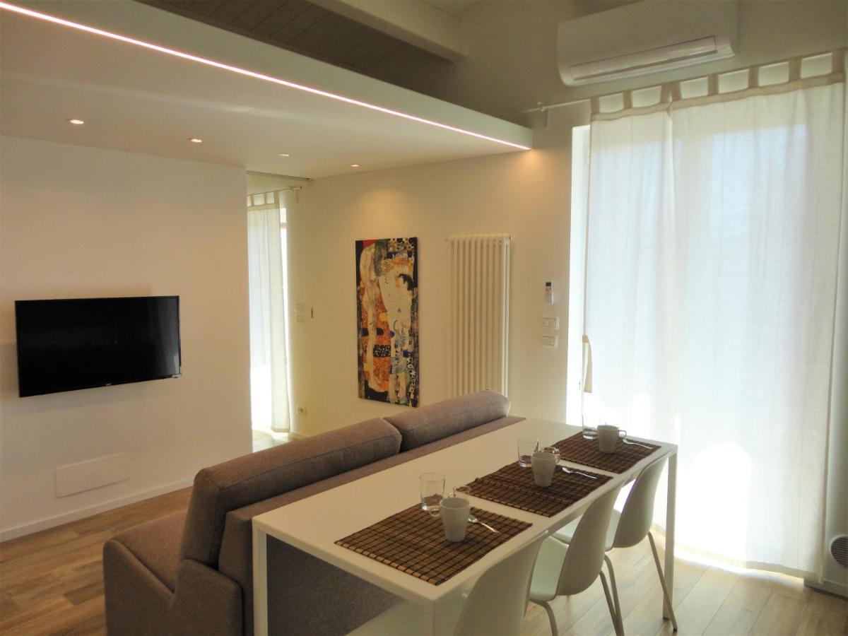 Casa Klimt Vicinissima Al Mare Parcheggio Privato Gratuito Se Disponibile Pescara Exterior foto