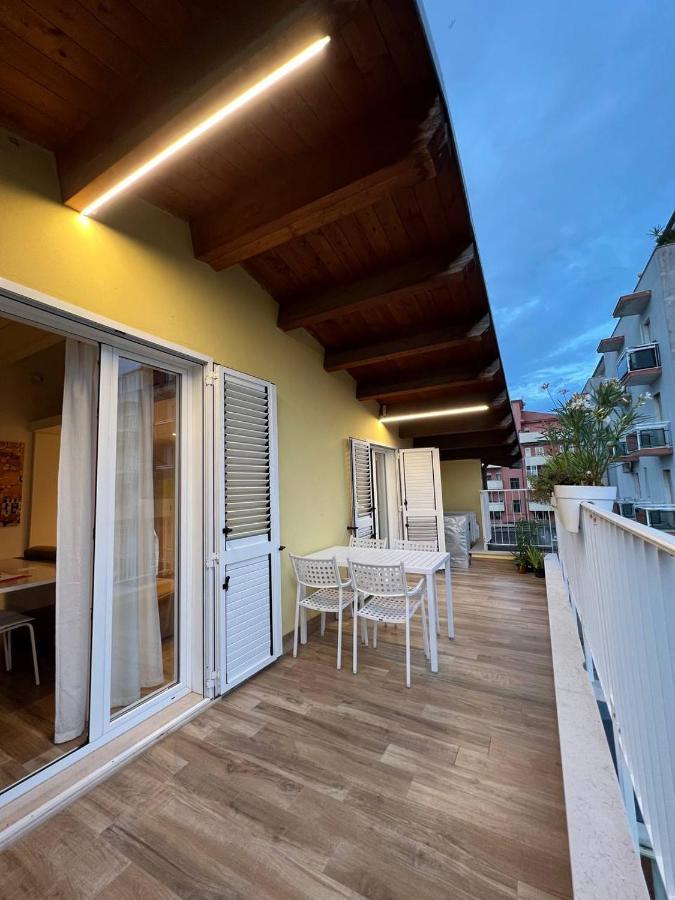 Casa Klimt Vicinissima Al Mare Parcheggio Privato Gratuito Se Disponibile Pescara Exterior foto