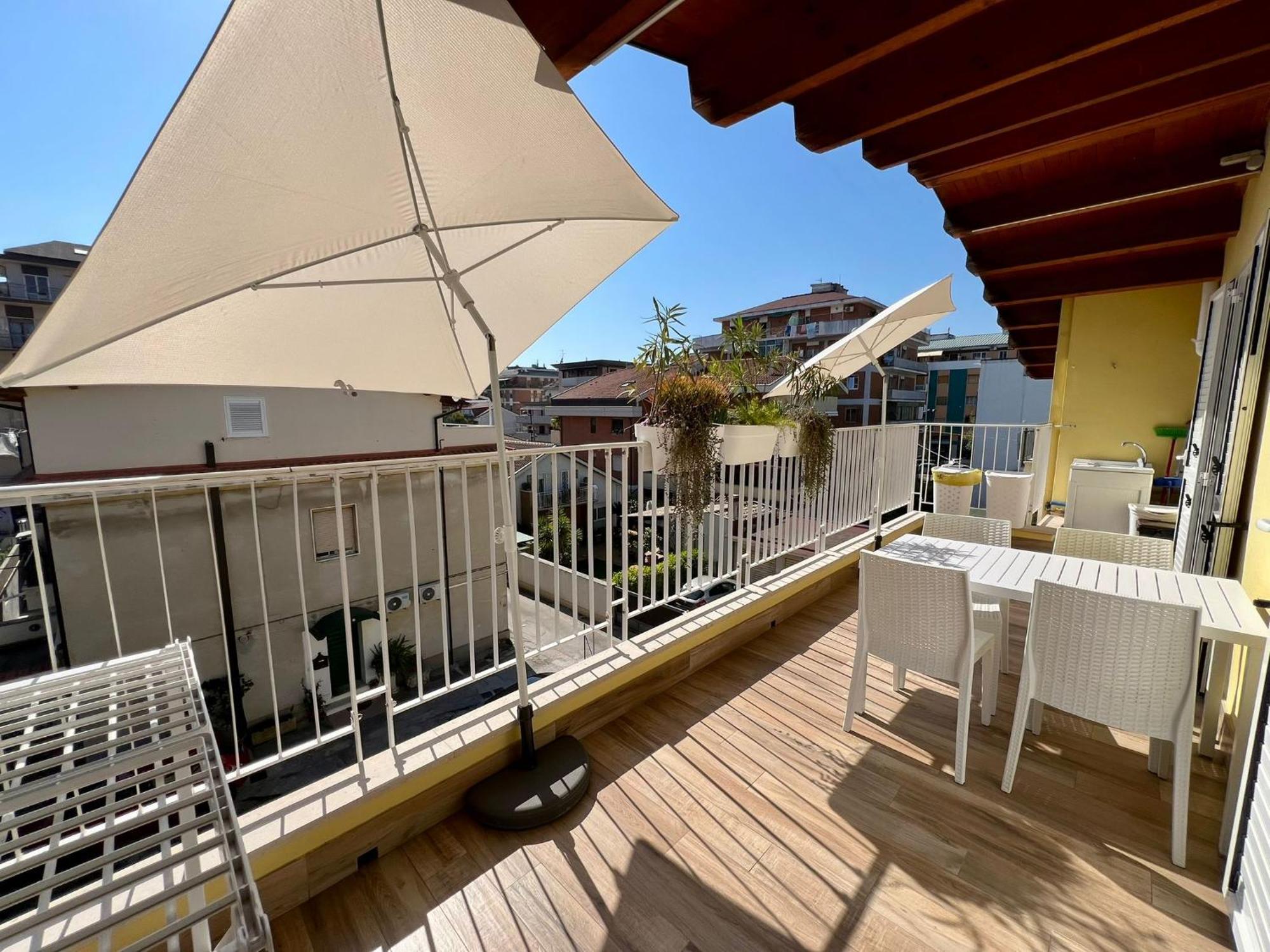 Casa Klimt Vicinissima Al Mare Parcheggio Privato Gratuito Se Disponibile Pescara Exterior foto